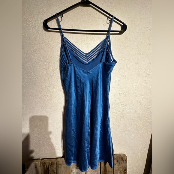 Vintage Y2k Victoria’s Secret 100% Silk Slip - Picture 2 of 4